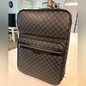 Louis Vuitton Pegase 55 Damier case